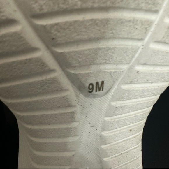 Easy Spirit Women's Golda Slip On Casual Shoes Black Walking Sneakers 9M - Picture 10 of 10